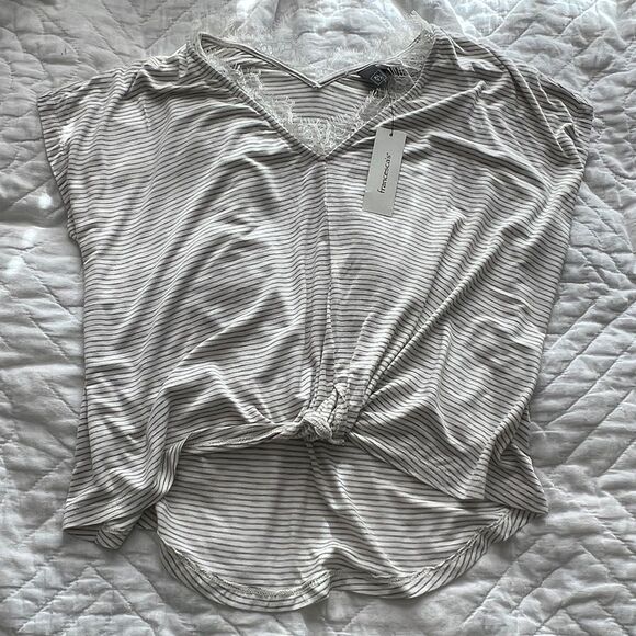 Francesca’s Nickie Lace Trim Striped Top Color Ivory & Grey Striped size XXS - Picture 1 of 13